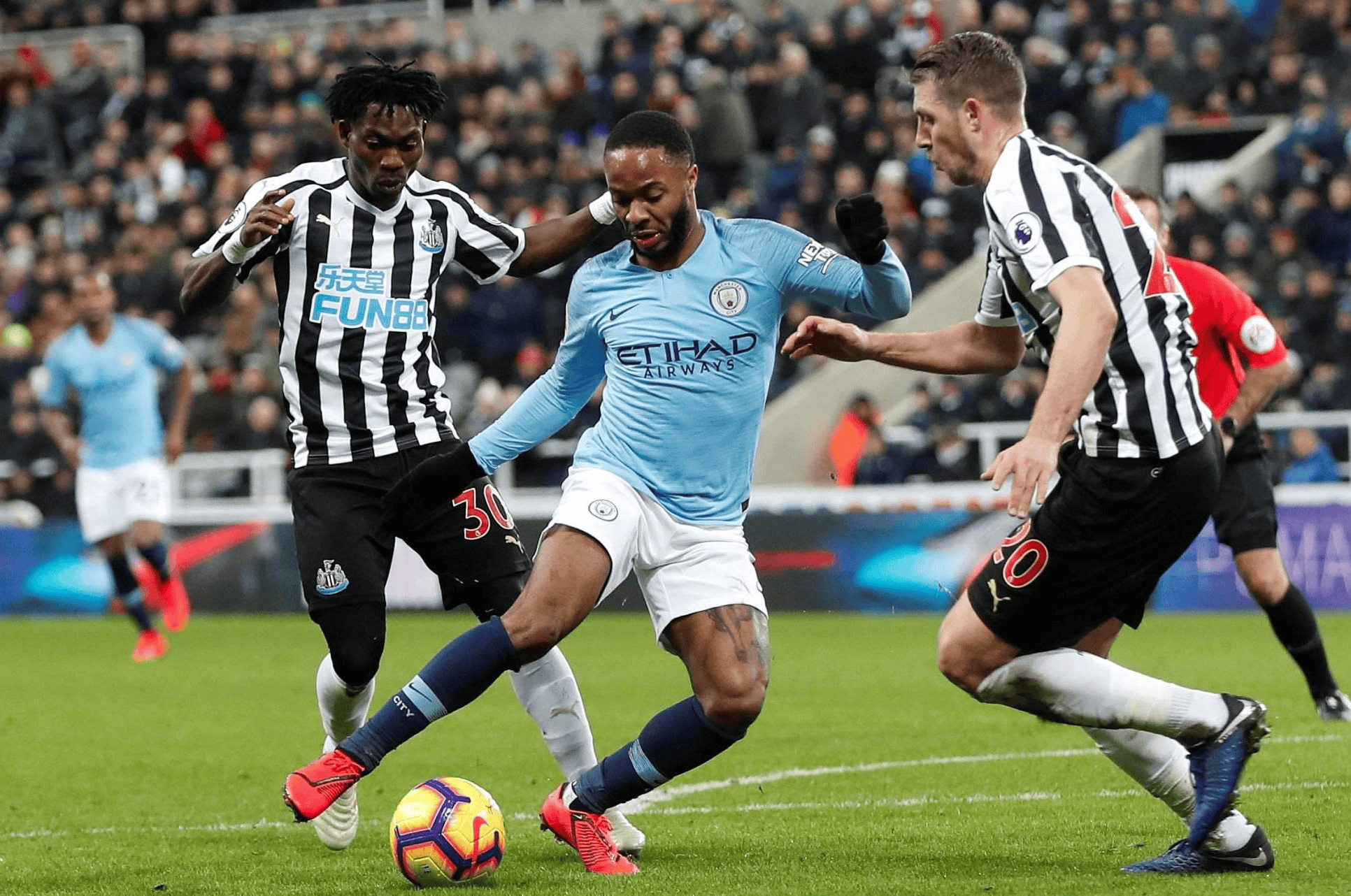 包含纽卡斯尔主场大捷：主场之利，全面压制对手的词条