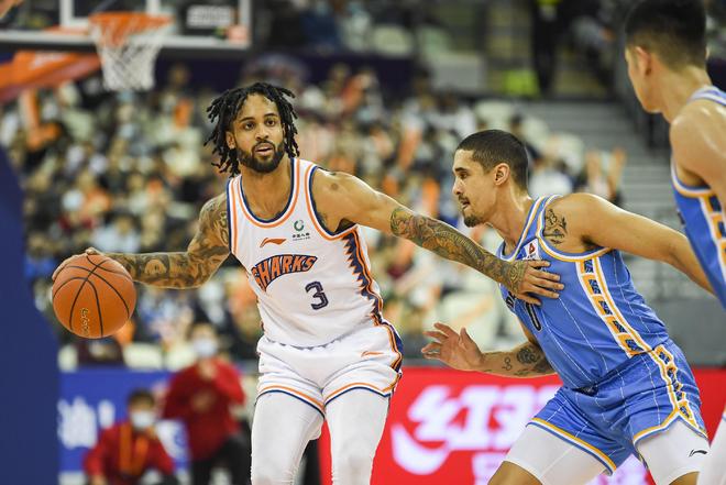 北京首钢队迎战上海大鲨鱼队，双方实力对比的简单介绍