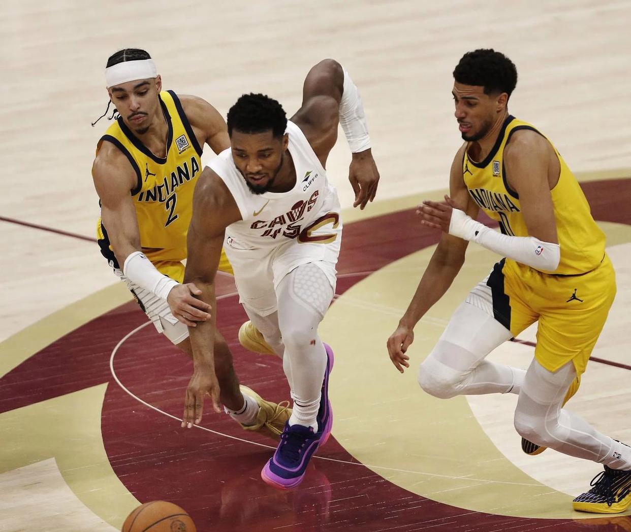 阿根廷男篮鏖战76人，米切尔打破历史纪录