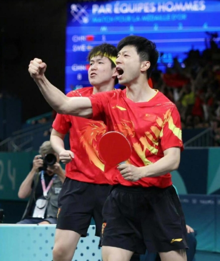 中国队完胜瑞典队，许昕点燃赛场