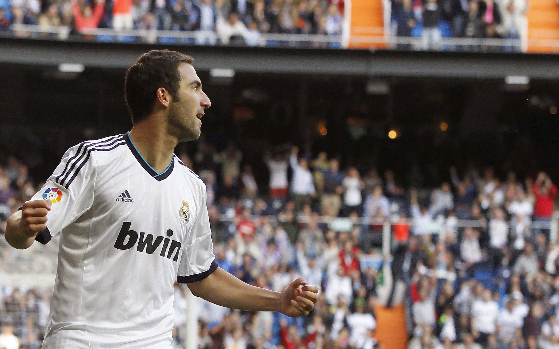 德甲争冠战与巴西速胜,足球世界的双面焦点